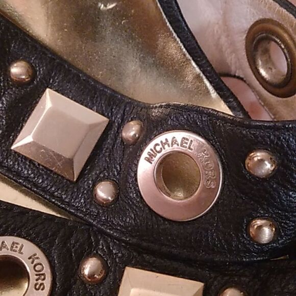 🔥MICHEAL KORS🔥 BLACK LEATHER GOLD STUDDED LOGO HEELS W/ ANKLE STRAP SIZE 7 - Picture 10 of 11